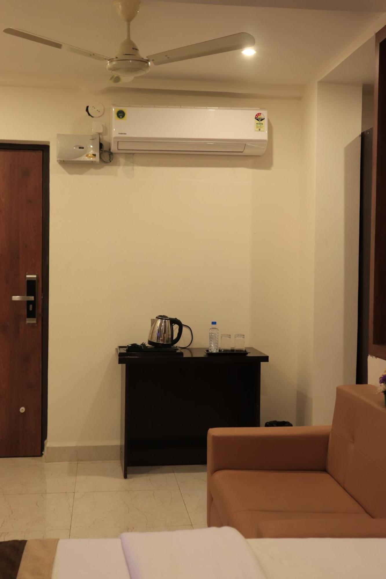 Balaji Gold Inn Hotel 후블리 외부 사진
